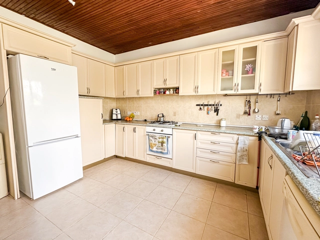 4-bedroom bungalow in Lapta Kyrenia with private swimming pool, garden, outdoor seating area, and detached single-level home with ready title deed in North Cyprus