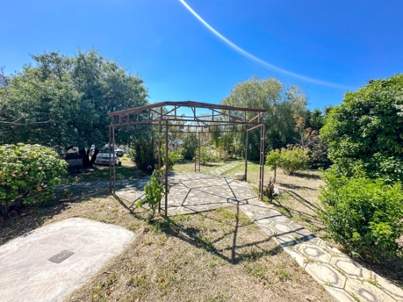 4-bedroom bungalow in Lapta Kyrenia with private swimming pool, garden, outdoor seating area, and detached single-level home with ready title deed in North Cyprus