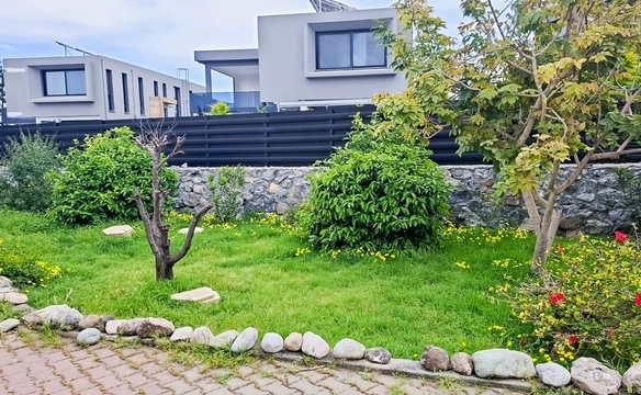 4-bedroom bungalow in Lapta Kyrenia with private swimming pool, garden, outdoor seating area, and detached single-level home with ready title deed in North Cyprus