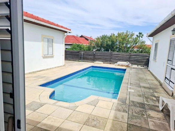 4-bedroom bungalow in Lapta Kyrenia with private swimming pool, garden, outdoor seating area, and detached single-level home with ready title deed in North Cyprus