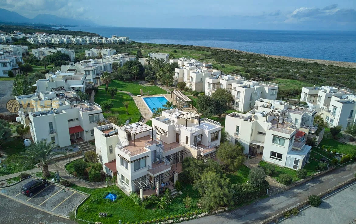 R-ESE-004 (13) Fully furnished 2-bedroom townhouse apartment with rooftop terrace in Turtle Bay Esentepe North Cyprus