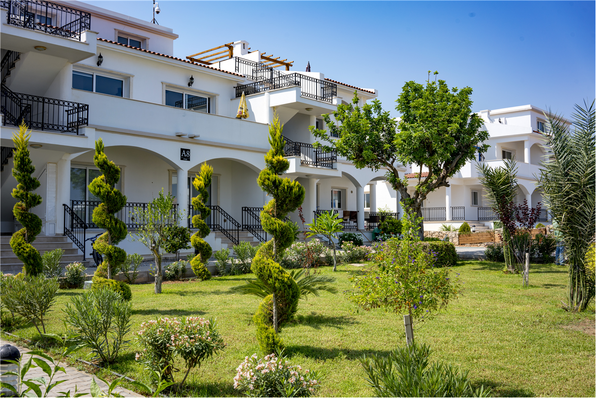 R-ESE-005 (27) Fully furnished 3 bedroom garden villa apartment in Esentepe North Cyprus with resort facilities and swimming pools