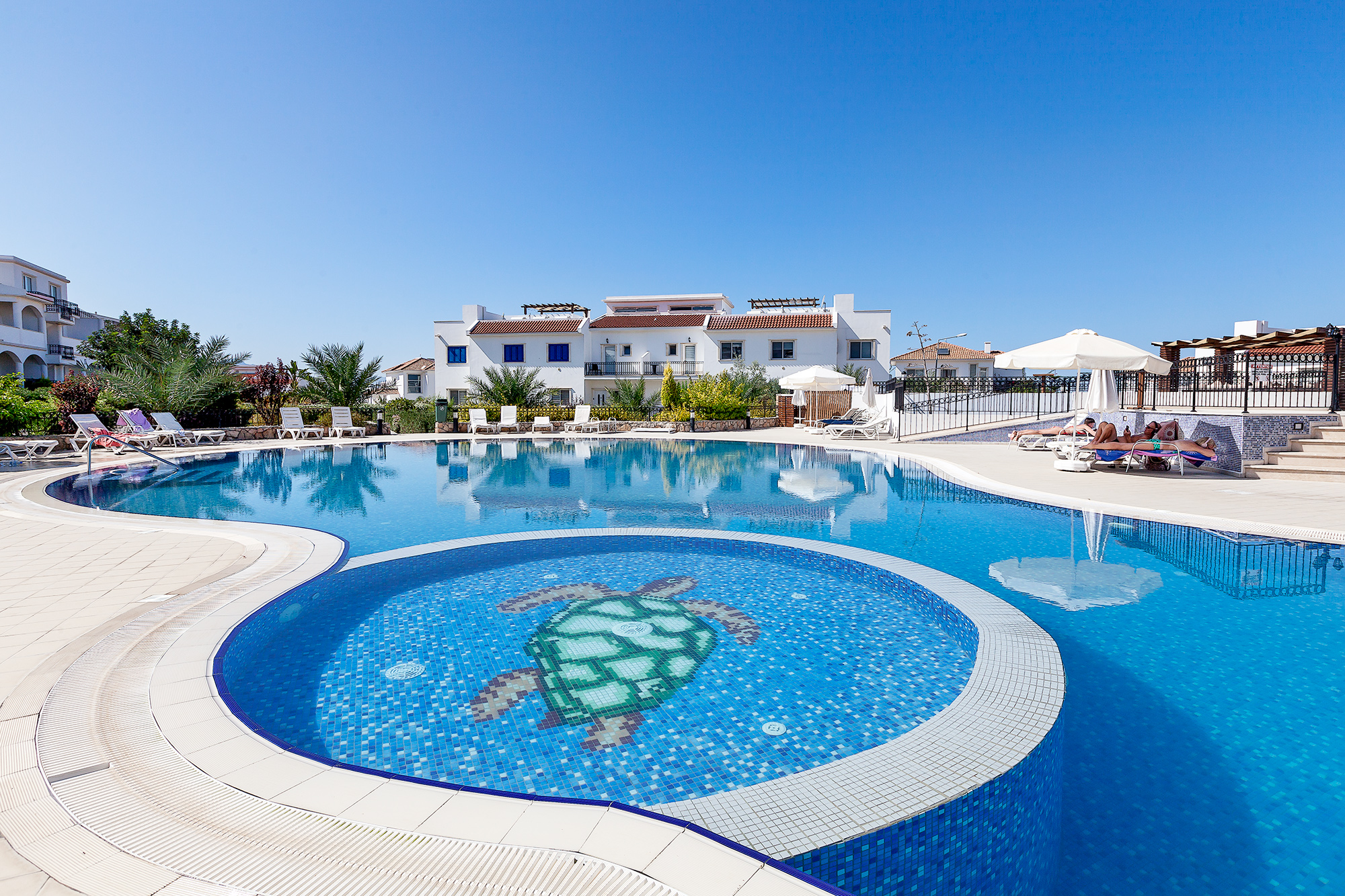 R-ESE-005 (29) Fully furnished 3 bedroom garden villa apartment in Esentepe North Cyprus with resort facilities and swimming pools