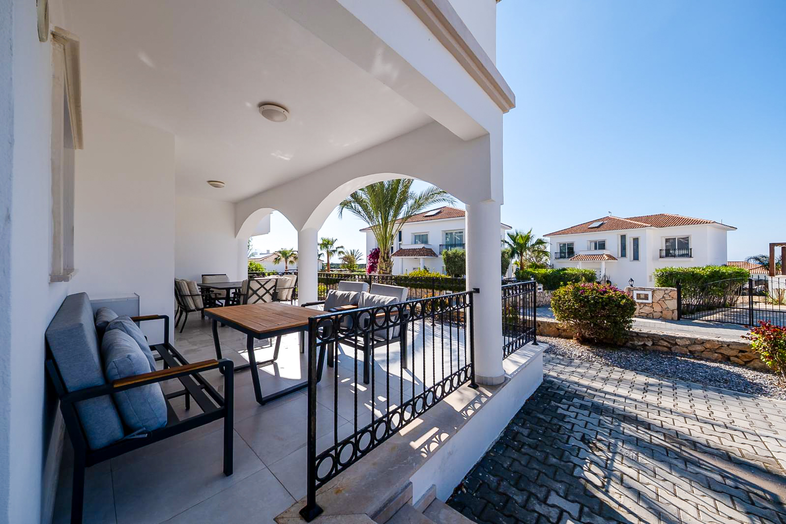 R-ESE-005 (4) Fully furnished 3 bedroom garden villa apartment in Esentepe North Cyprus with resort facilities and swimming pools
