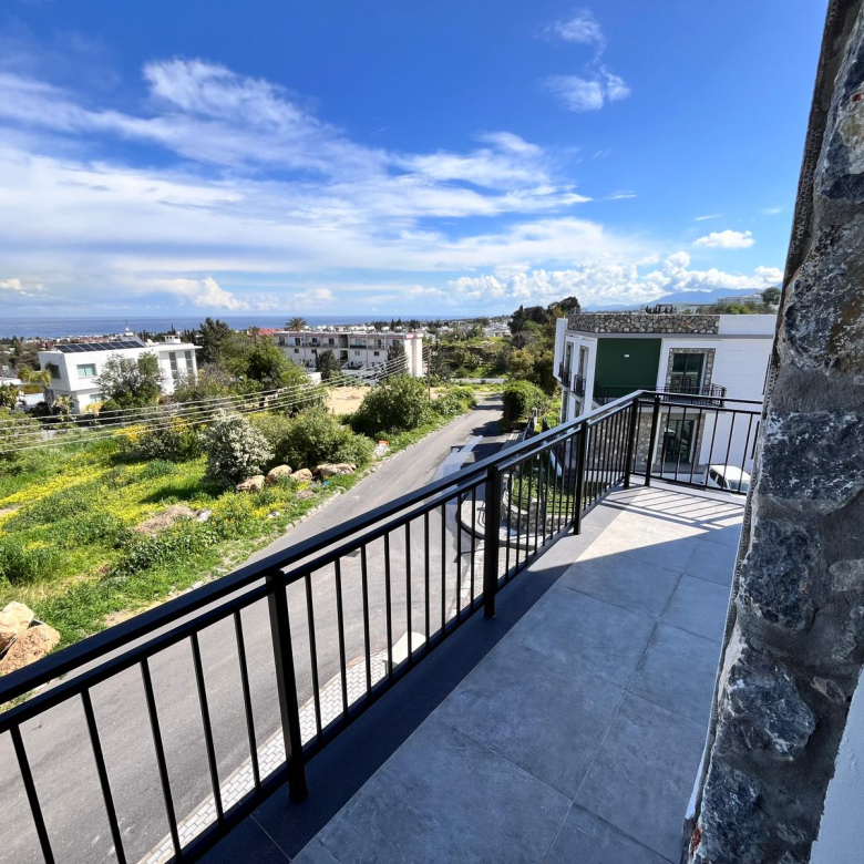 Three-bedroom apartment with private roof terrace in Çatalköy, Kyrenia