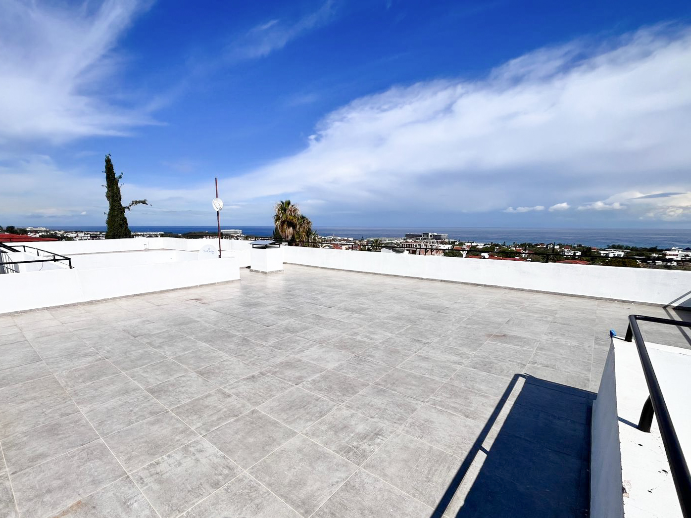 Vista Life (8) Three-bedroom apartment with private roof terrace in Çatalköy, Kyrenia