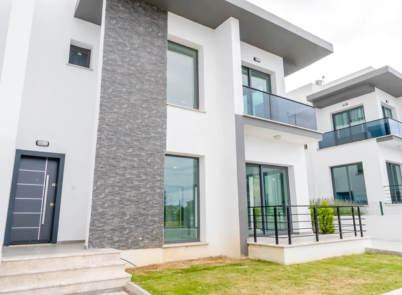 Three-bedroom semi-detached duplex villa with communal pool in Alsancak Yeşiltepe, Kyrenia, North Cyprus.